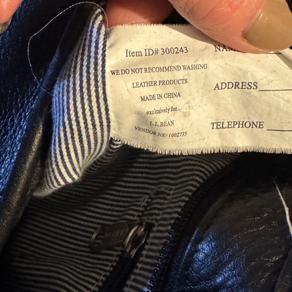 L.L. Bean Classic Black Leather Tote - Picture 4 of 4